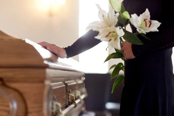 Come organizzare un funerale